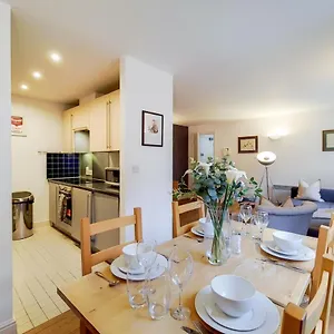 capital-stay-aldgate-two-bed-apartment.cambridgehotelsuk.com/